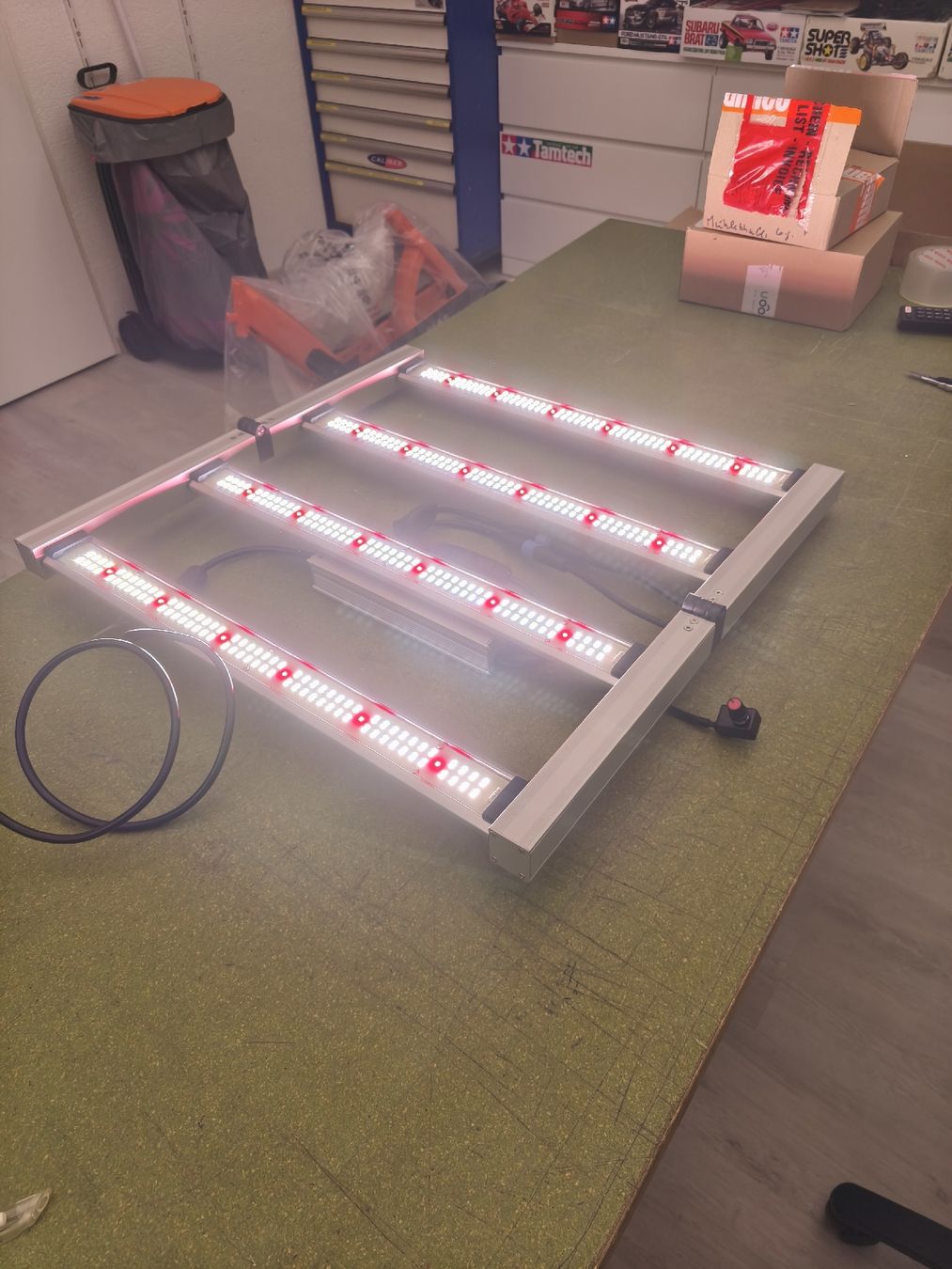 Autres: Gewächshaus Lampe  – D'occasion à Glattfelden par Optimus-Prime 1