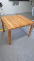 Gartentisch aus Holz 1m x 1m.