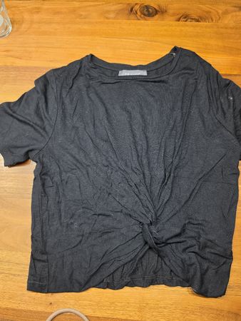 Damen T-Shirt schwarz Grösse 36 mit Knoten
