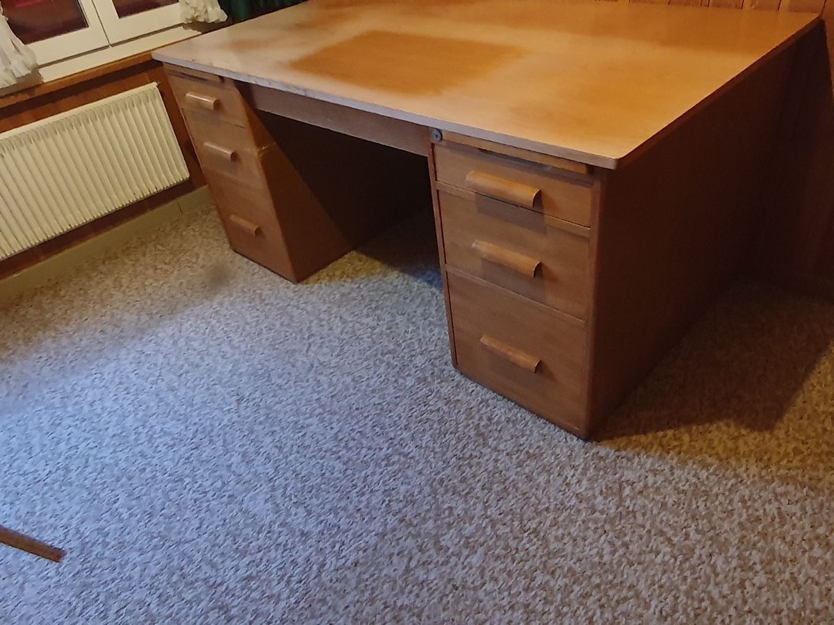Bureaux: Pult – D'occasion à Zuzwil BE par Kleschtrimania 1