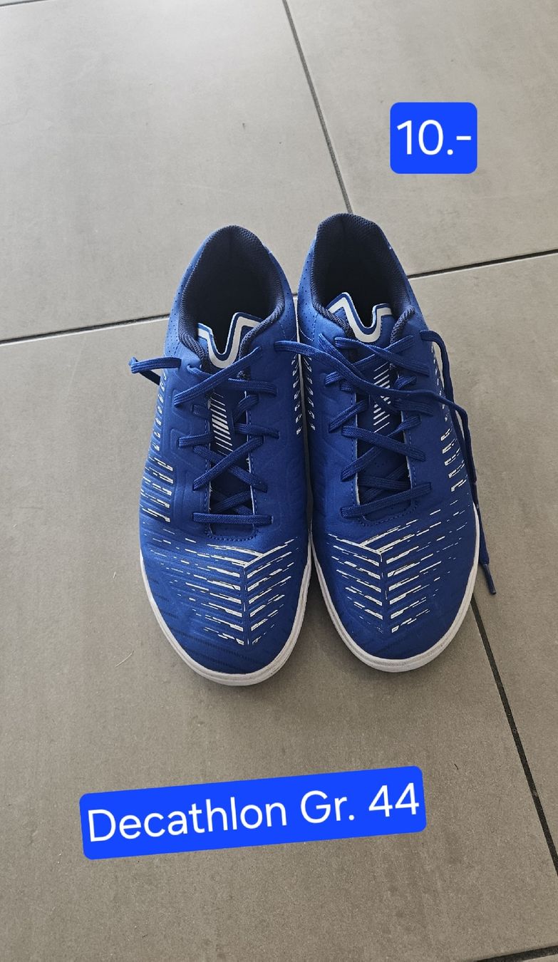 Decathlon Scarpe da uomo: Blaue Hallenschuhe, Decathlon, Grösse 44 – Usato da Walchwil venduto da Sandy08