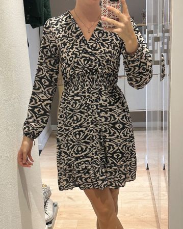 Schönes Sommerkleid mit Muster