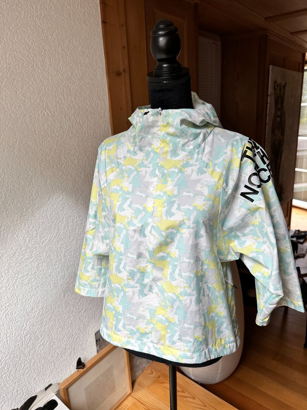 North Face Giacche: The North Face Windshield Windbreaker M – Usato da Gümmenen venduto da FelizitasHermann