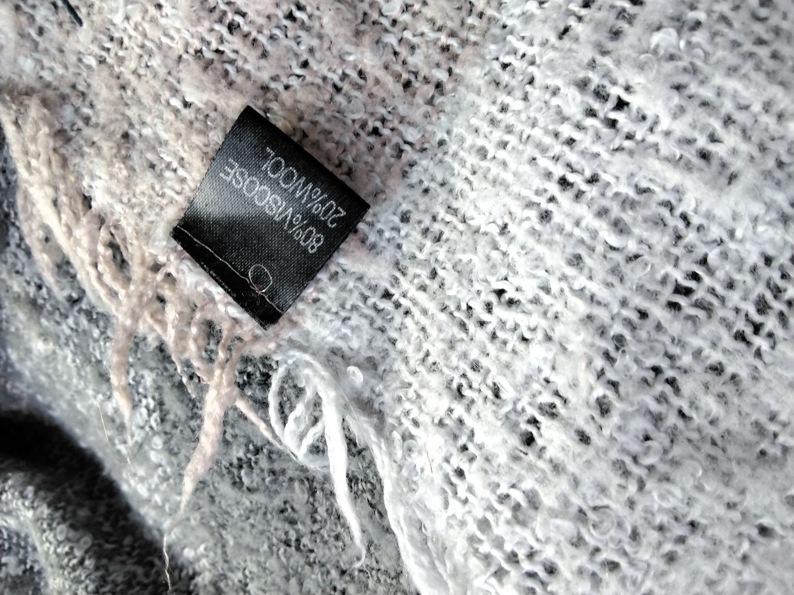 Foulard & Sciarpe: SCHAL GRAU ROSA – Usato da Biel/Bienne venduto da dasi3 3