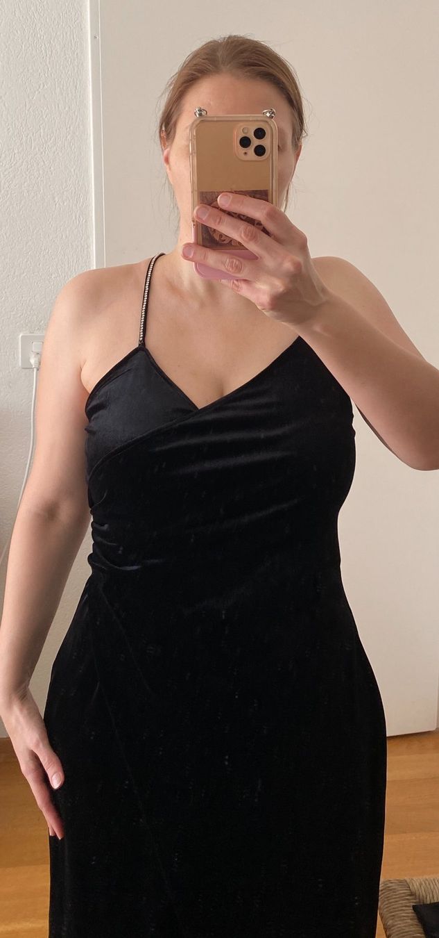 Zara Vestiti: Abendkleid schwarz / Samtkleid von Zara Gr. XL – Usato da Thalwil venduto da gb_ea2000 4