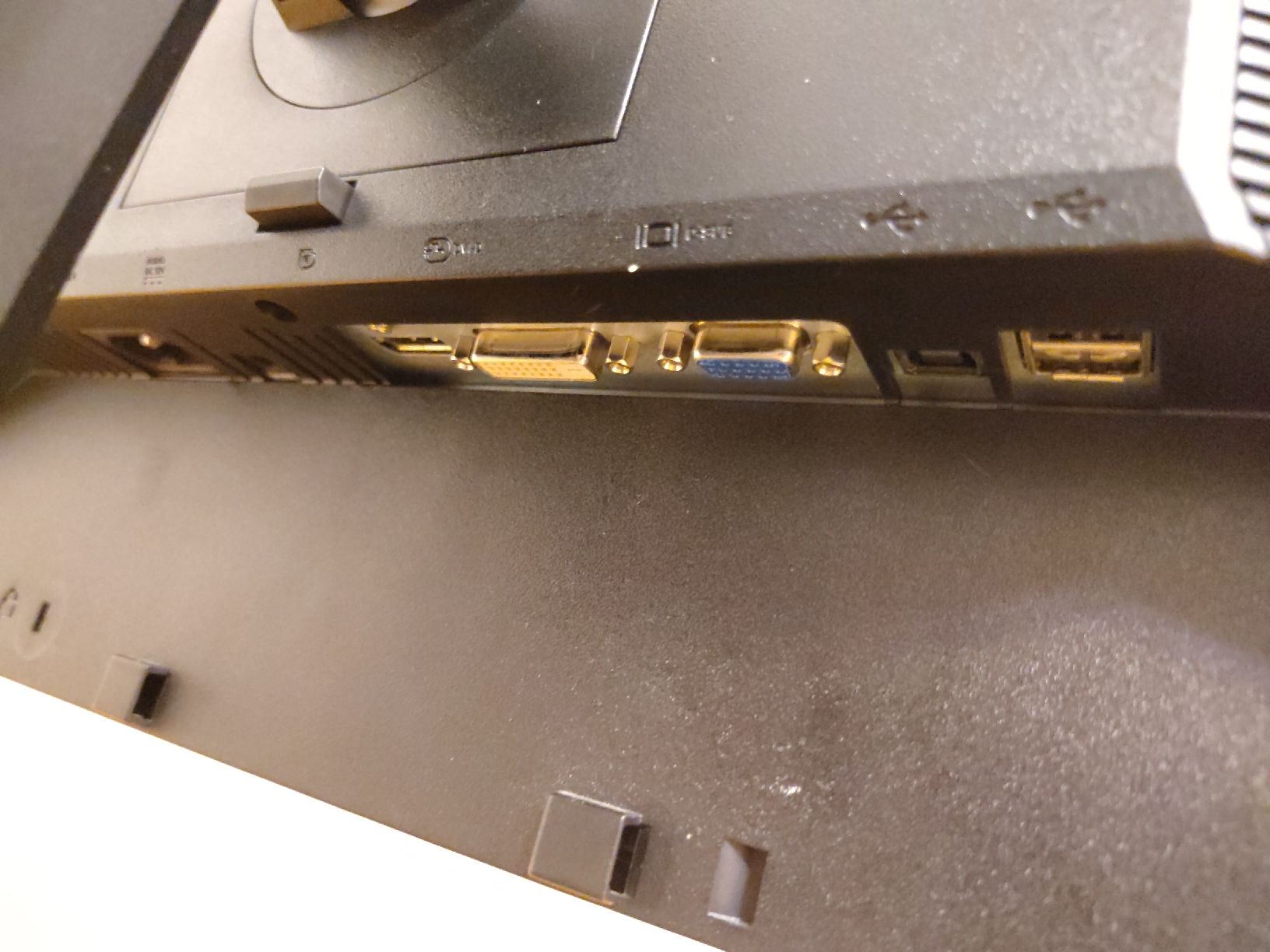 Dell Monitor: Monitor Bildschirm Höhenverstellbar  – Difettoso da Bern venduto da ann_hzj8 1