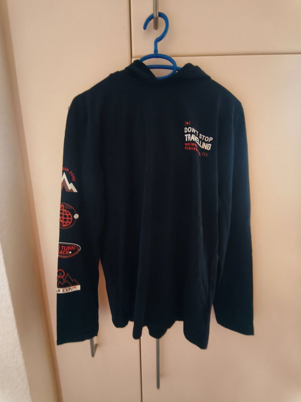 Pulls et sweat-shirts: PULL A CAPUCHON – Neuf (Voir description) à Mervelier par ZORHA