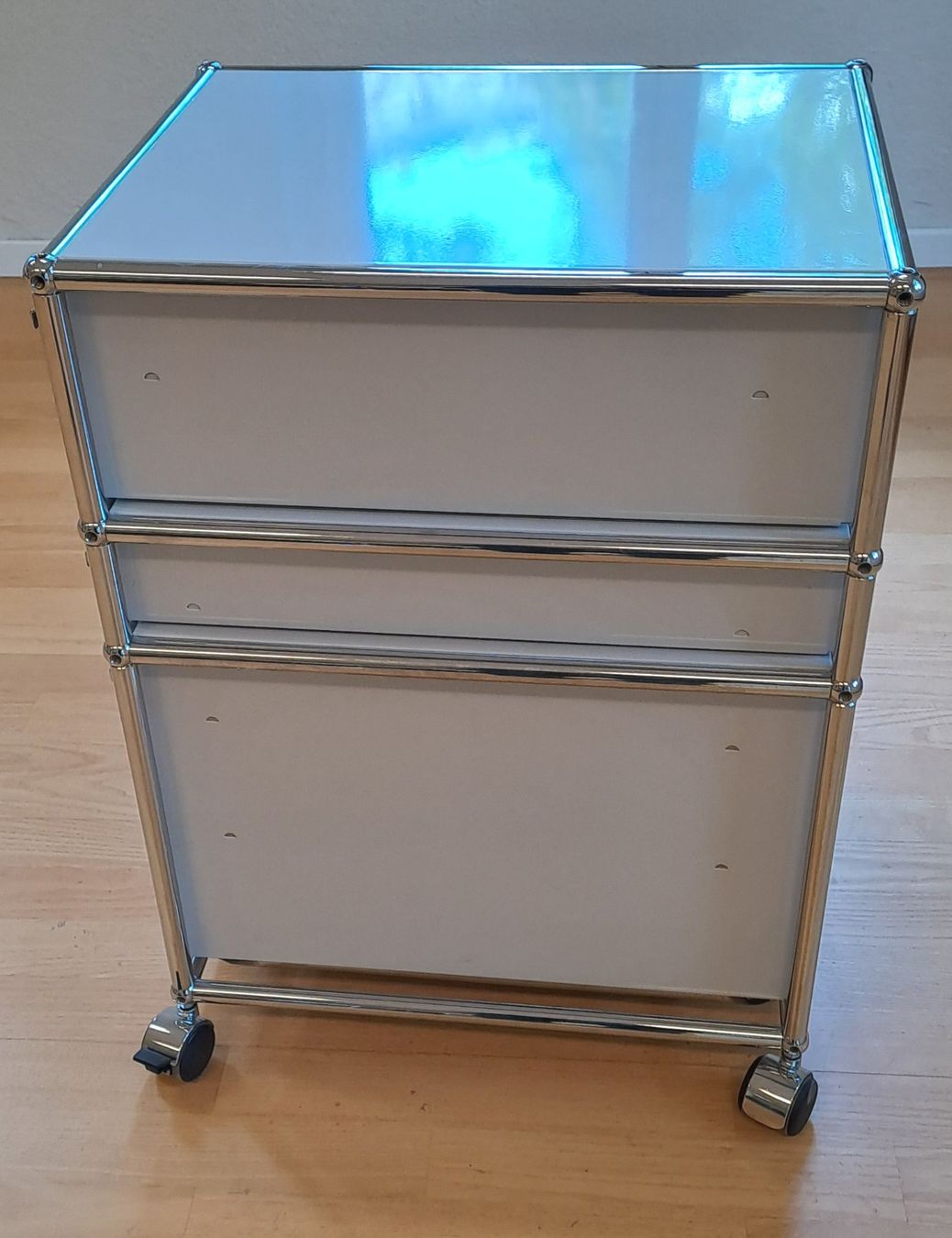 USM Cassettiere: Schöner USM Haller Rollcontainer in lichtgrau – Usato da Winterthur venduto da altrade 2