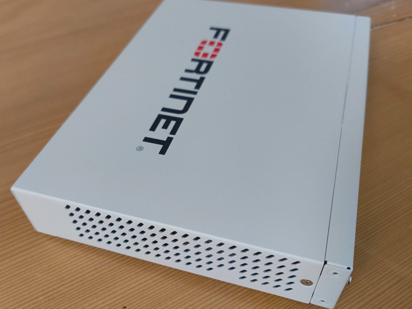 Fortinet Firewall: Fortinet FortiGate 40F Firewall – Usato da Unterägeri venduto da giten 1