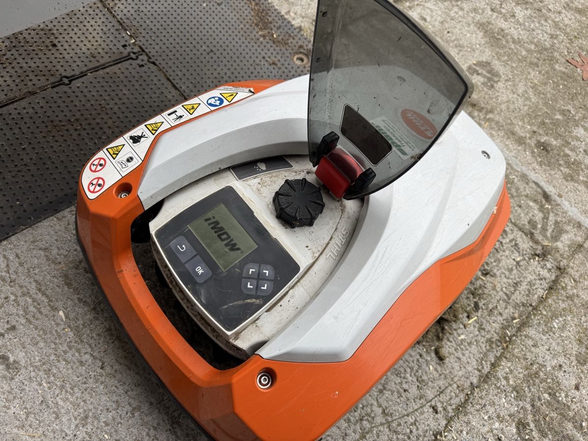 Stihl Rasenmäher: Rasenmäher Roboter Stihl – Gebraucht aus Kappelen von Bluesim77 1