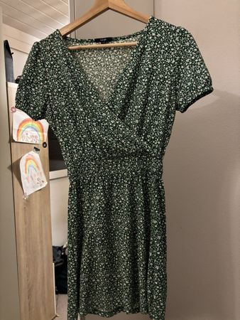 Robe courte Kiabi vert motif floral