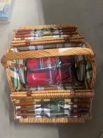 Picknick Korb (neu) mit Decke, Teller, Besteck