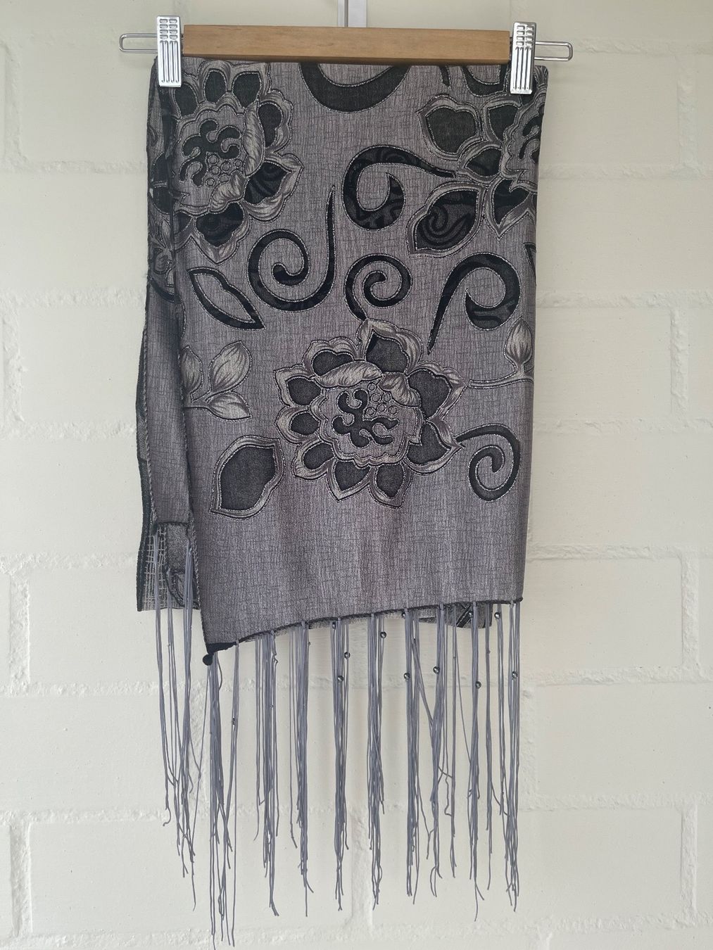 Foulard & Sciarpe: Foulard grau – Nuovo (secondo la descrizione) da Brütten venduto da Rod816 4