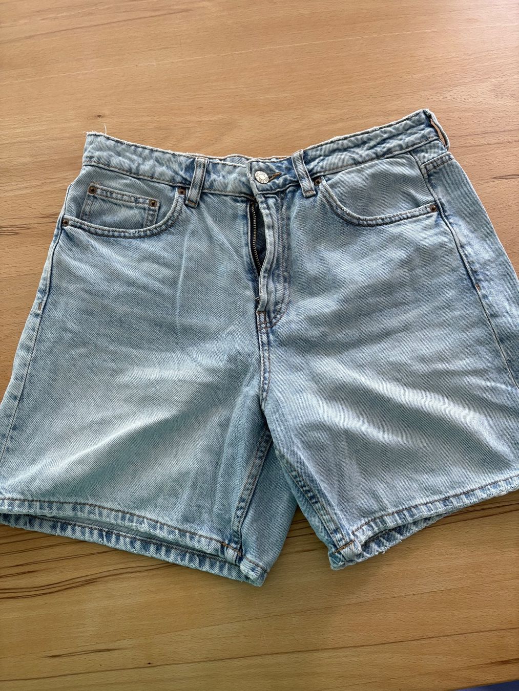 Zara Hosen: Jeans-Shorts - Zara - Grösse 40 – Gebraucht aus Oberuzwil von jabano