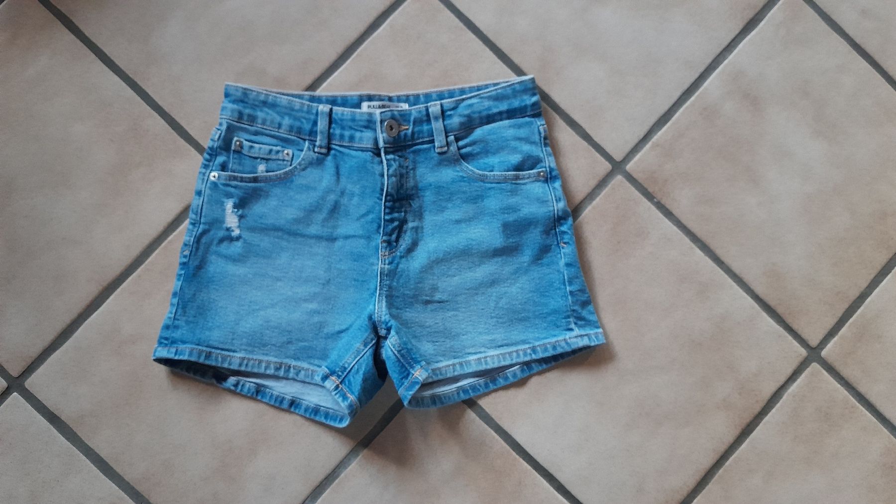 Pull&Bear Jeans: Jeans Hotpants – Nuovo (secondo la descrizione) da Innerthal venduto da System_of_a_down