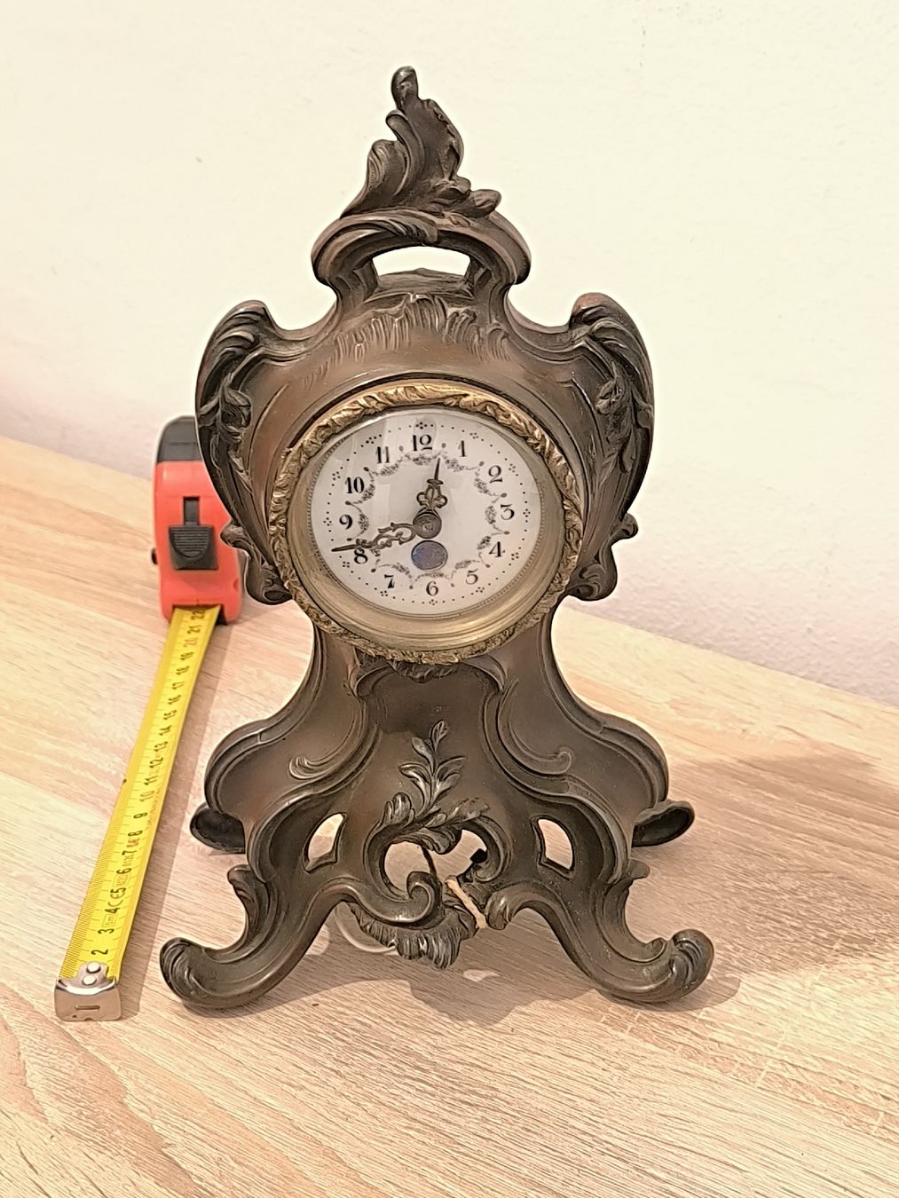 Orologi da terra & Orologi da parete: Horloge de table ancienne décorative lourde – Usato da La Chaux-de-Fonds venduto da lolmaker1007
