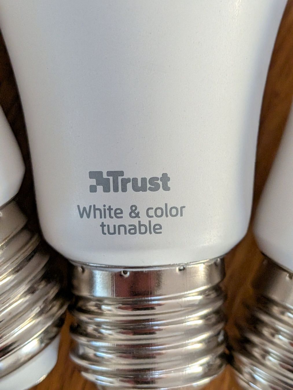 Lampade: 4x Trust ZigBee (E27) Smart Lampe, Farbwechsel, inkl. Hub – Usato da Lotzwil venduto da Breakray 1