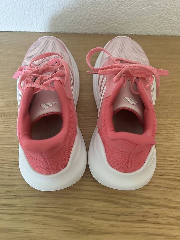 Scarpe da donna: Adidas Schuhe Gr.36, neuwertig  – Usato da Bern venduto da DavorinM 2