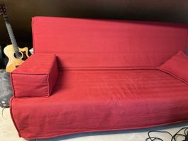 Rotes Bettsofa in sehr gutem Zustand