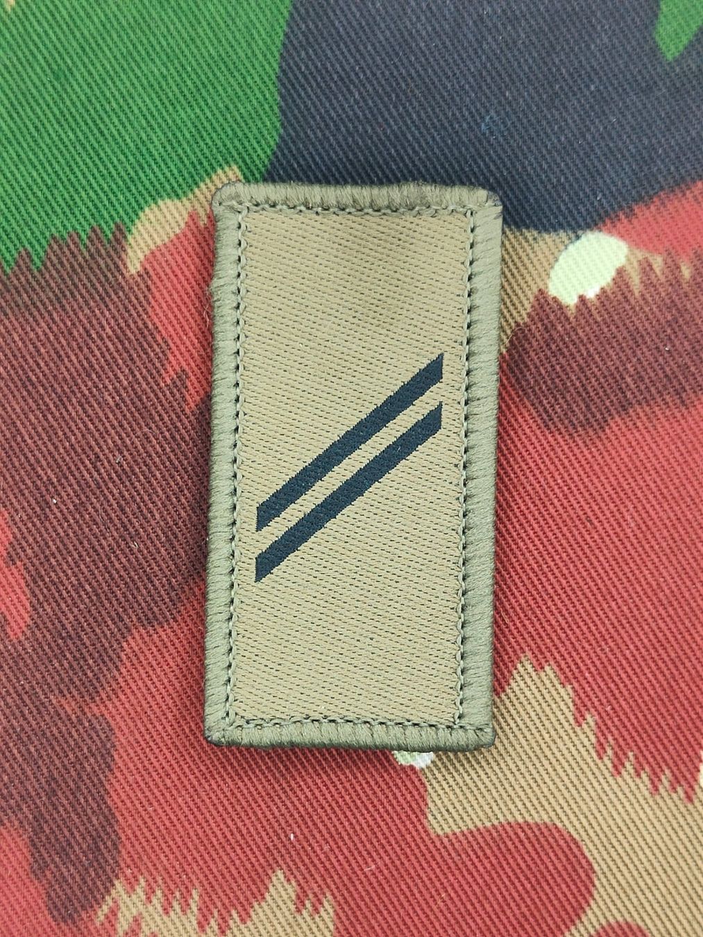 Schweizer Armee Uniformi: Gradabzeichen Gefreiter, Variante 1 – Usato da Bauma venduto da SwissMilitaria