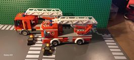 Lot de 2 camions échelle de pompier Lego