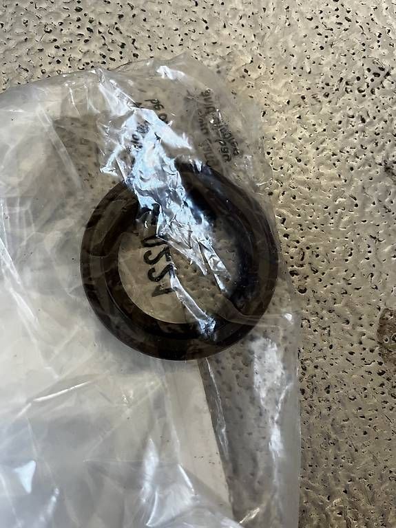 BMW Tutti pezzi di ricambio auto: BMW Wellendichtring Schaltgetriebe – Nuovo e nell'imballaggio originale da Wil SG venduto da pantau13