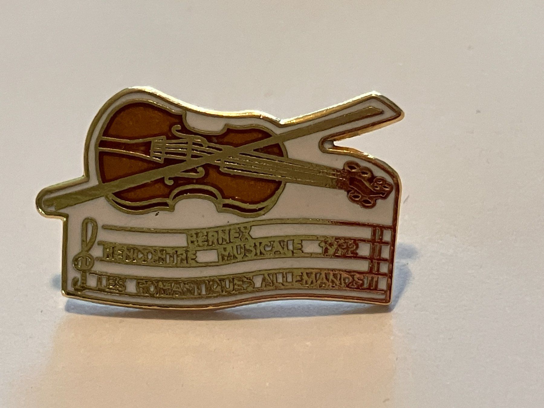 Placchette & Badge: 1 Pin Bernex Rencontre Musicale 1992 – Usato da Basel venduto da djwwpp