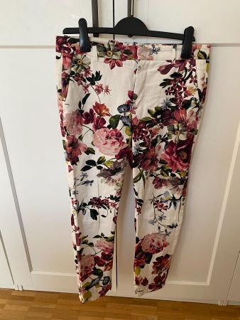 Zara Hose mit Blumenmuster Gr. EUR 38