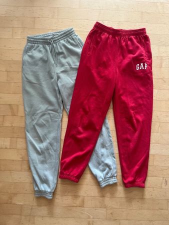 Jogginghosen rot+salbeigrün Gr. XS von GAP und H&M