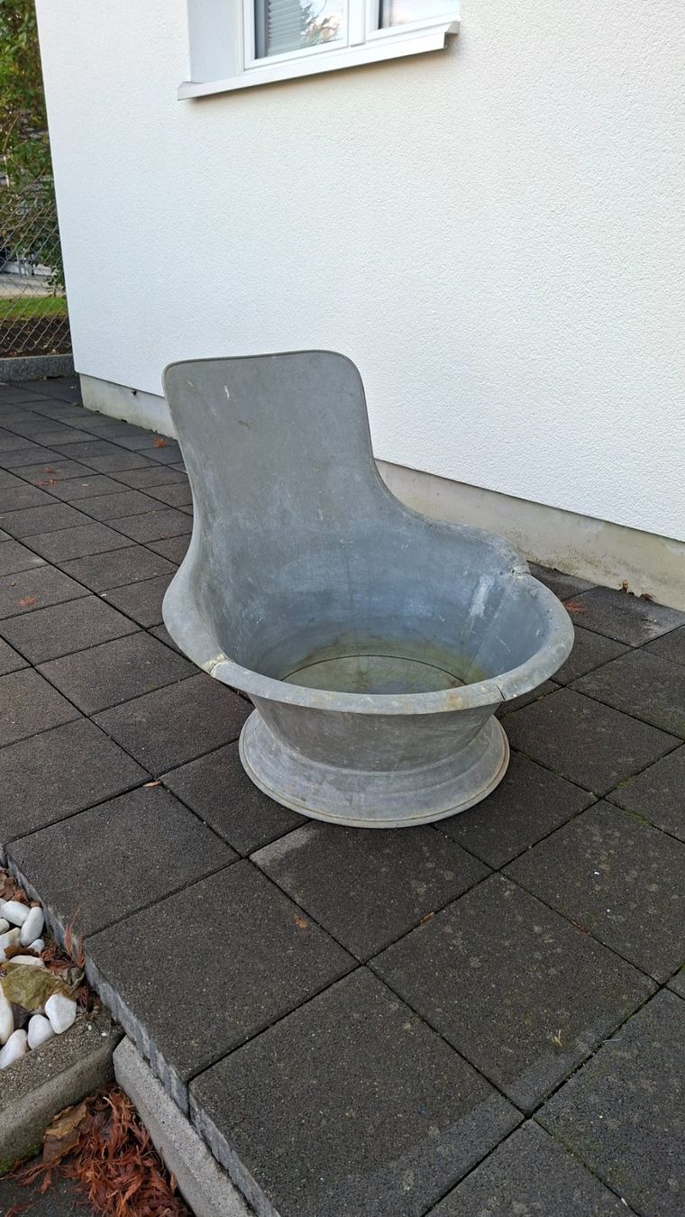 Badewannen: Ancienne baignoire objet rare – Gebraucht aus Vicques von Laffaire11