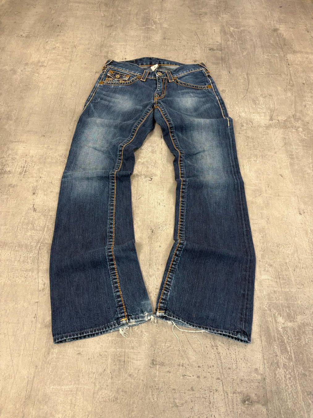 True Religion Jeans: Vintage True Religion Bootcut Flared (M) – Nuovo (secondo la descrizione) da Werdenberg venduto da hase.vintage 1