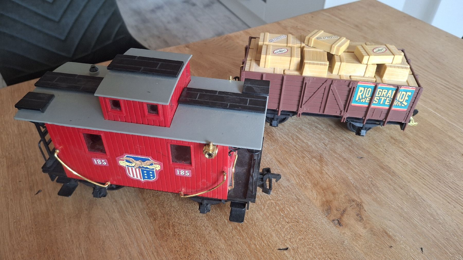 Modellini di ferrovie: Wagon de chemin de fer miniature, 2 wagons – Usato da Les Brenets venduto da flu_z9bl