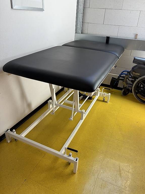 Kosmetik-& Massageliegen: Table de massage ou repos – Gebraucht aus Ollon VD von inf_jg9f 2