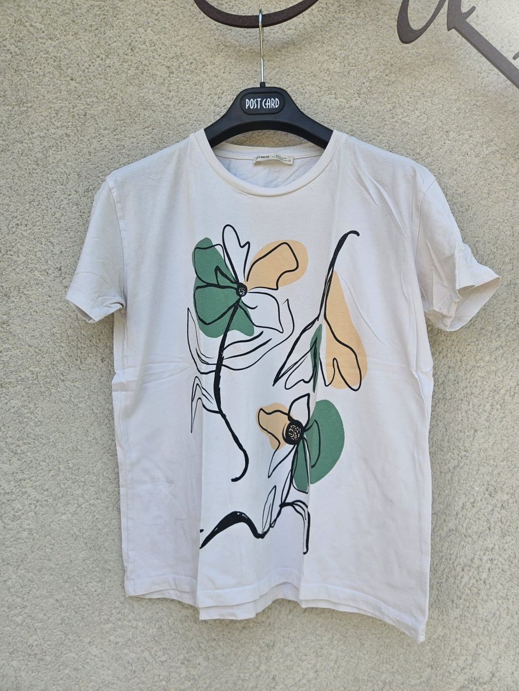 Pull&Bear T-Shirts: Tshirt mit oneline Blumen – Gebraucht aus Ostermundigen von daniela.raefle