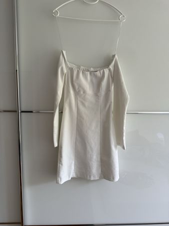 Kleid weiss Grösse xs mit langen Ärmeln neu