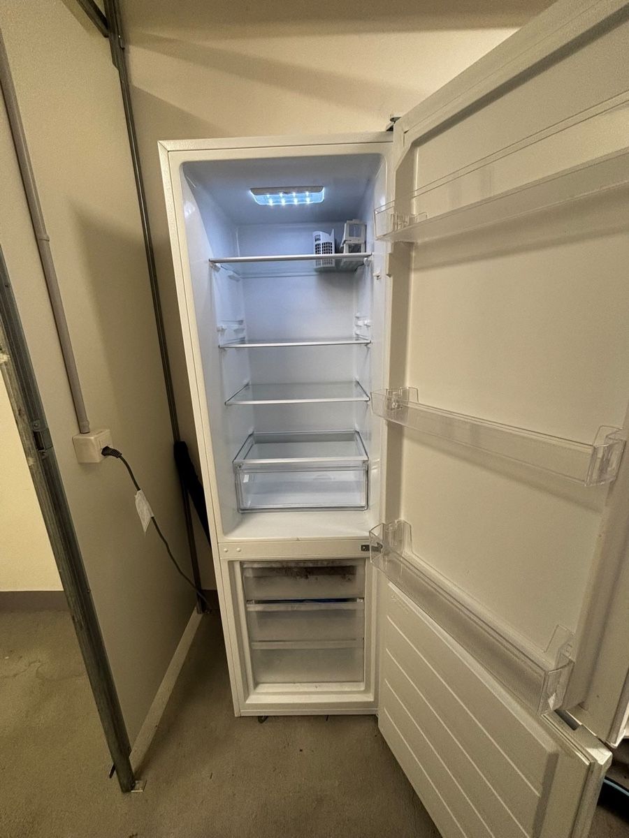 Fust Frigoriferi: Fust Fridge Freezer – Nuovo (secondo la descrizione) da Horw venduto da lau_kvt2