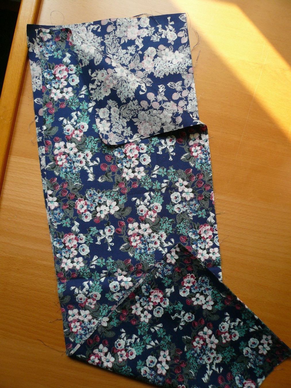 Tessuti: Patchwork - Baumwolle fein - Erdbeerblüten 77 x 75 cm – Nuovo (secondo la descrizione) da Brunnadern venduto da pinkfaden
