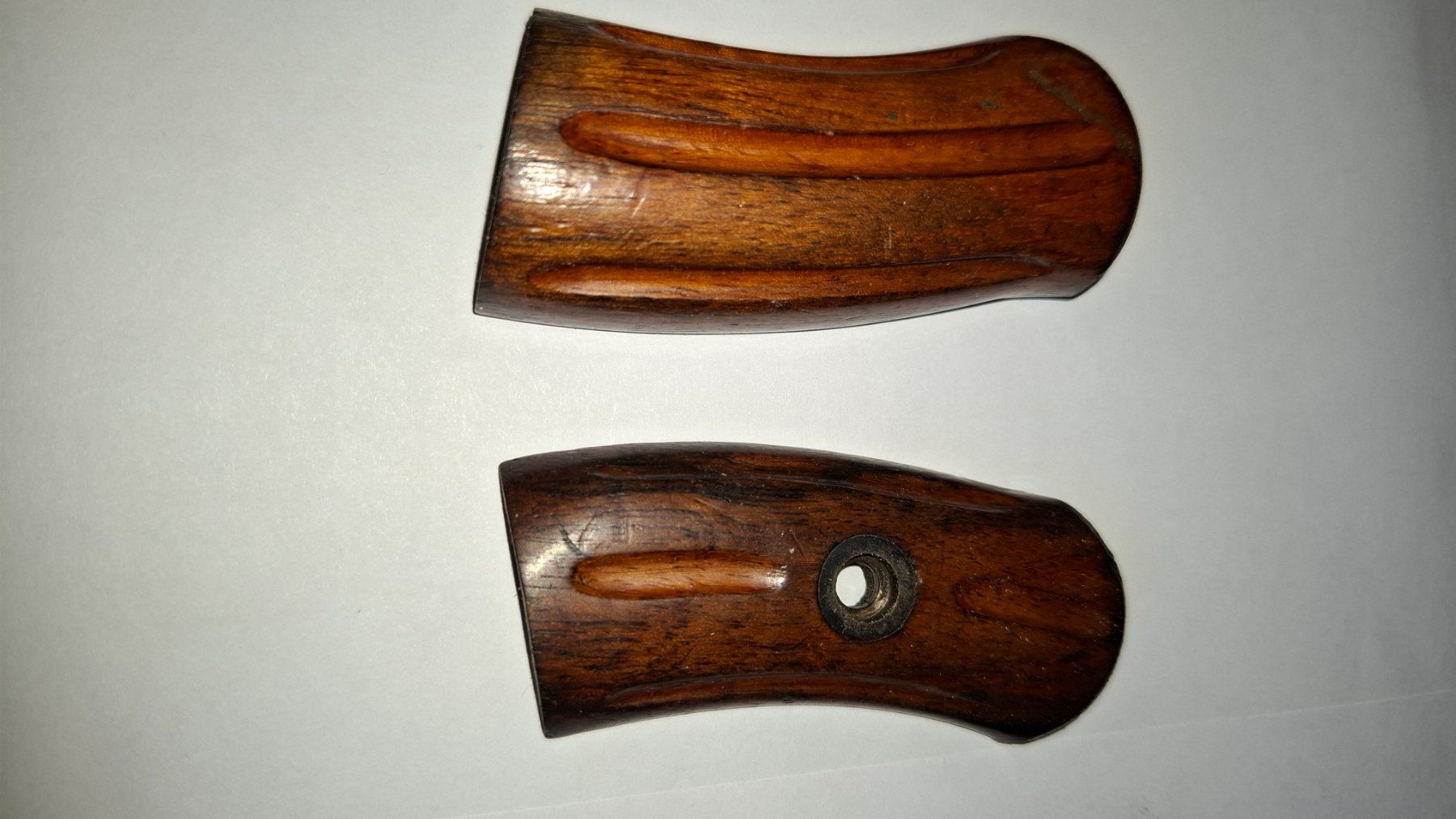 Schweizer Armee Alle Werkzeuge: Holzgriffschalen zu Armeerevolver Mod.1882 – Gebraucht aus Lützelflüh-Goldb von holdrio011