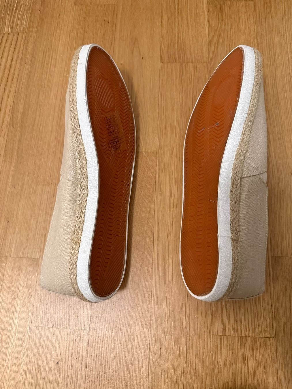 Primark Scarpe da uomo: Primark Slipper Beige/Creme – Grösse 43 – Usato da Oberengstringen venduto da lsilva99 1