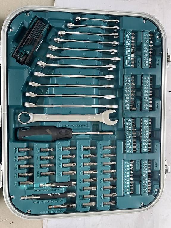 Makita Tutti gli attrezzi: Makita Werkzeugkoffer – Usato da Alchenflüh venduto da christofbraun91 2