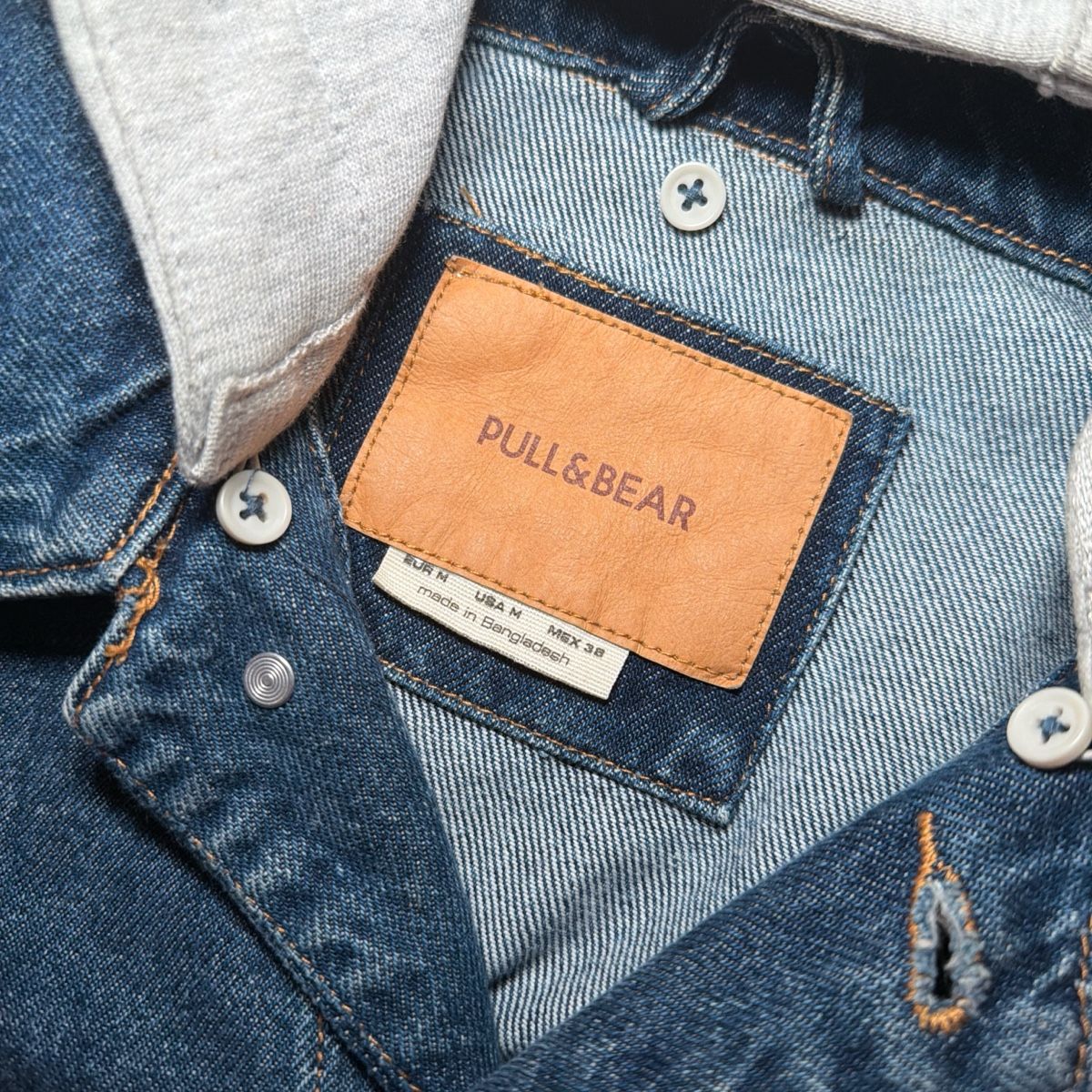 Pull&Bear Giacche: Pull&Bear Denim Jacket with Hood, Size M – Nuovo (secondo la descrizione) da St. Gallen venduto da ber_82p9 3