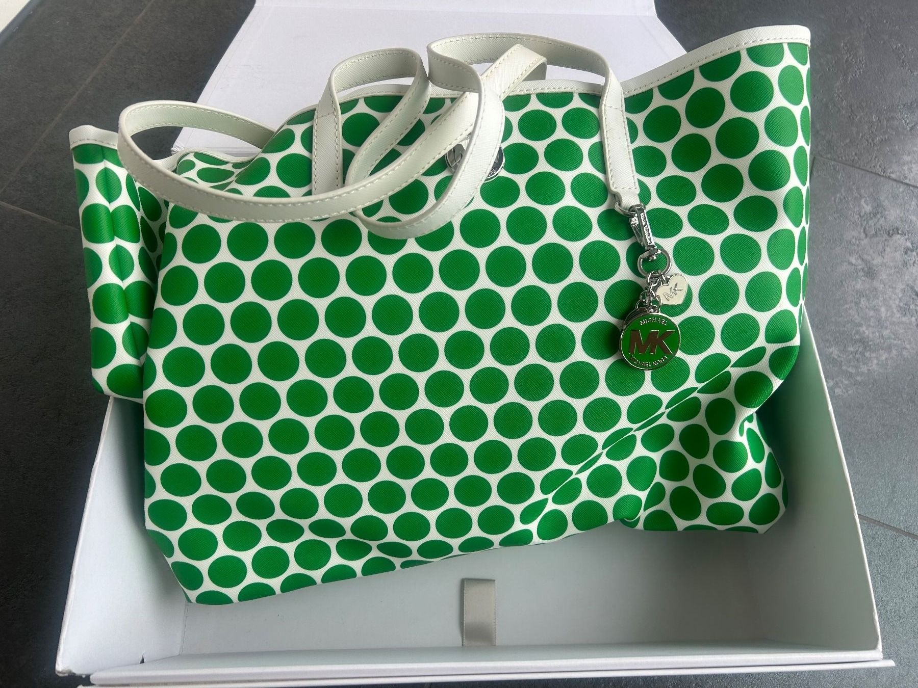 Michael Kors Borse da donna: MICHAEL KORS Tragetasche – Nuovo e nell'imballaggio originale da Pratteln venduto da Miki_