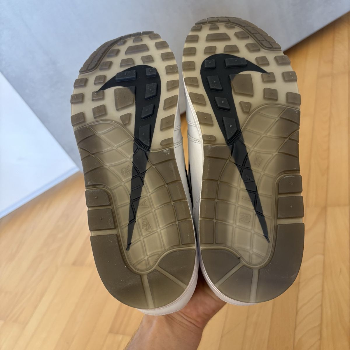 Nike Scarpe da uomo: Nike Air Max 1 Jewel 2017 – Usato da Winterthur venduto da LaBodega 4