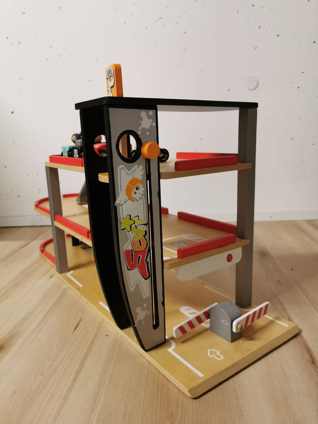 Spielzeuge: Holz Parkgarage – Gebraucht aus Merzligen von 88910827 1