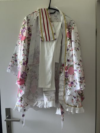 Kimono Kostüm mit tights
