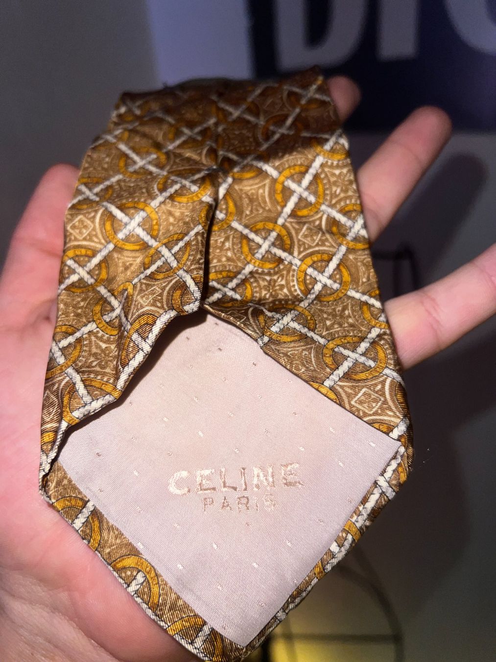 Celine Cravatte: Elegante Celine Paris Seidenkrawatte – Usato da Winterthur venduto da Dejv 1