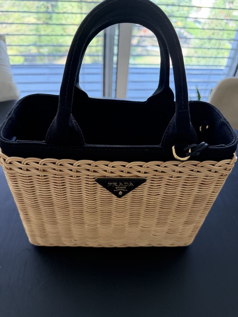Prada Taschen für Damen: Prada Wicker Bag  – Gebraucht aus Locarno von lucianboboc