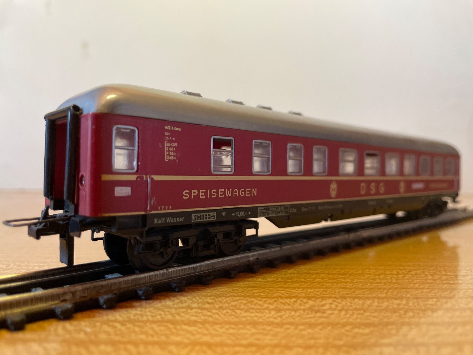 Trix Modelleisenbahnen: Trix Express H0 Speisewagen DSG – Gebraucht aus Suhr von Daneli7 1