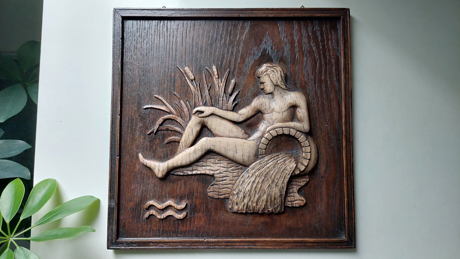 Foto & Immagini: Holzrelief Mann am Wasser – Usato da Bollingen venduto da Jan07