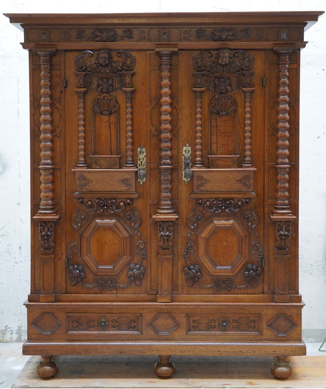 Armoires: Herausragender Ulmer Barockschrank – D'occasion à Bern par glasfaeh